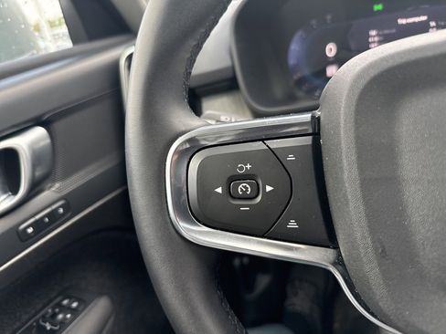 Certified 2025 Volvo XC40 B5 Plus image 22