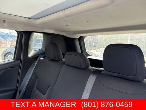 Used 2023 Jeep Renegade Latitude w/ Sun/Sound Group AWD/4WD image 25