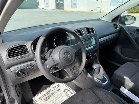 Used 2010 Volkswagen Golf 4-Door image 9