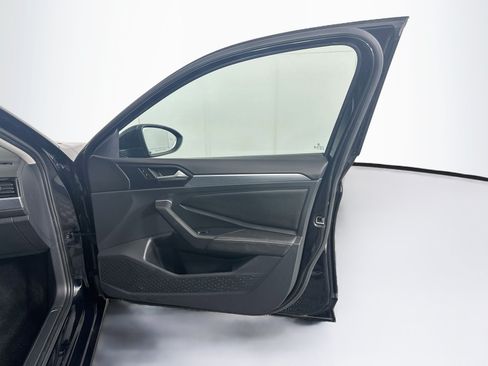 Used 2024 Volkswagen Jetta SE FWD image 30