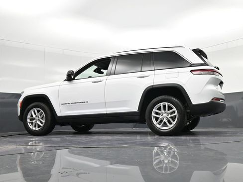 Used 2023 Jeep Grand Cherokee Laredo AWD/4WD image 40