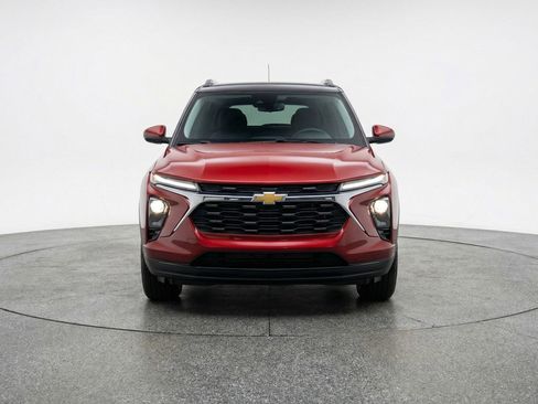 Used 2025 Chevrolet TrailBlazer LT FWD image 2