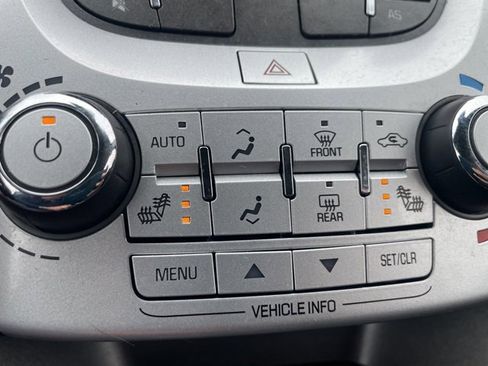 Used 2017 Chevrolet Equinox LT w/ Convenience Package image 13