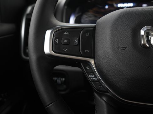 Used 2025 RAM 1500 Big Horn AWD/4WD image 24