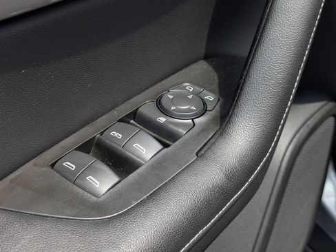 Used 2025 Chevrolet Blazer LT FWD image 13