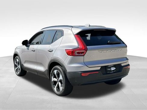 Used 2026 Volvo XC40 B5 Plus AWD/4WD image 9
