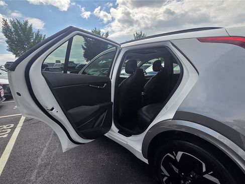Certified 2023 Kia Niro Wave w/ Wave Preserve Package FWD image 28