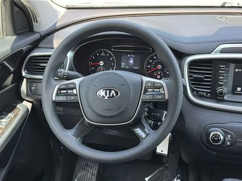 Used 2019 Kia Sorento L FWD image 23