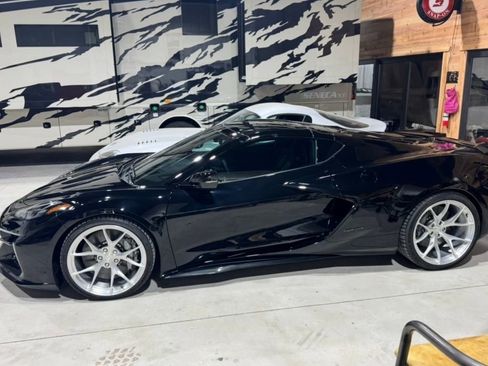 Used 2025 Chevrolet Corvette E-Ray w/ ZER Performance Package AWD/4WD image 8