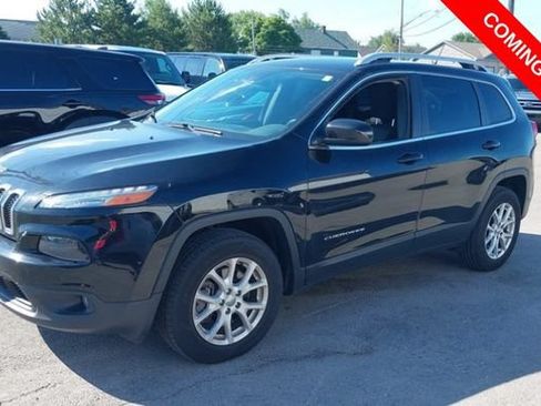 Used 2018 Jeep Cherokee Latitude w/ Safety Group AWD/4WD image 1