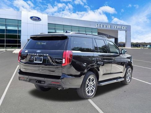 Used 2025 Ford Expedition Active AWD/4WD image 4