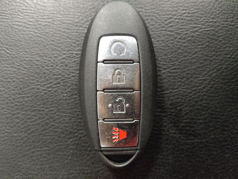 Used 2020 Nissan Pathfinder S image 32