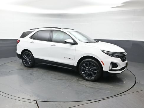 Used 2022 Chevrolet Equinox RS w/ LPO, Cargo Package AWD/4WD image 8