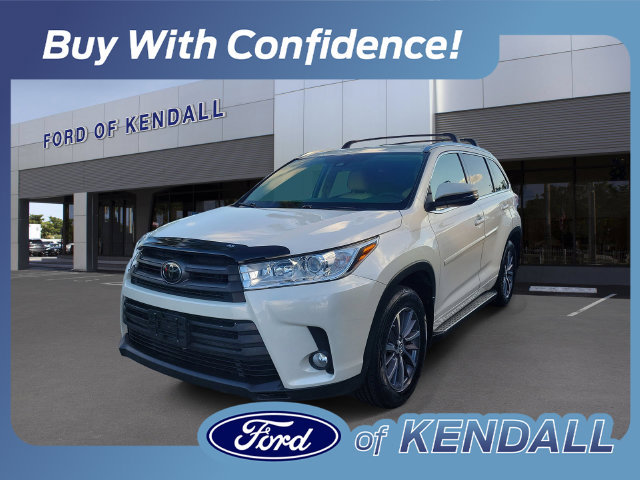Used 2018 Toyota Highlander XLE FWD image 1