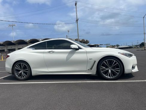Used 2019 INFINITI Q60 3.0t Luxe w/ Essential Package image 4