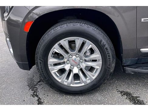 Used 2021 GMC Yukon XL Denali AWD/4WD image 10