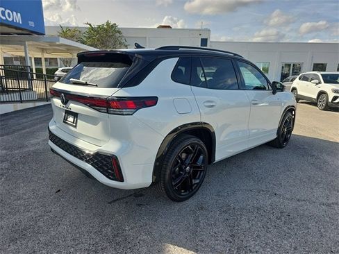 New 2026 Volkswagen Tiguan SE R-Line image 3