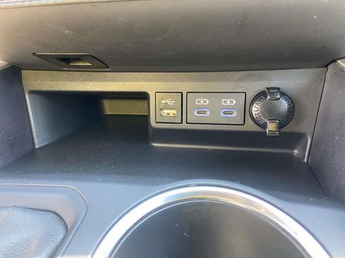 Used 2022 Toyota Highlander LE FWD image 25