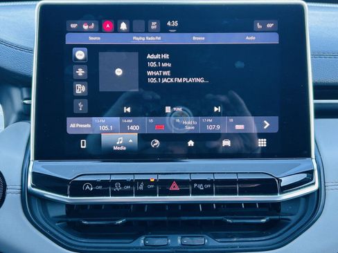 Used 2023 Jeep Compass Limited image 19