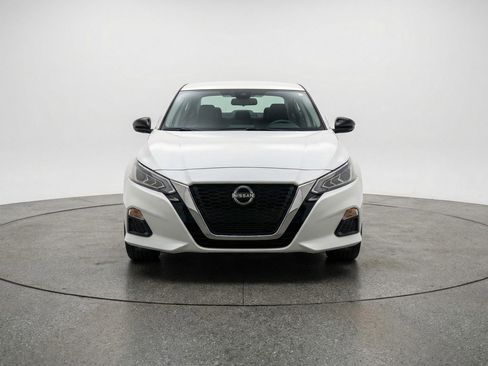 Used 2025 Nissan Altima 2.5 SV FWD image 2