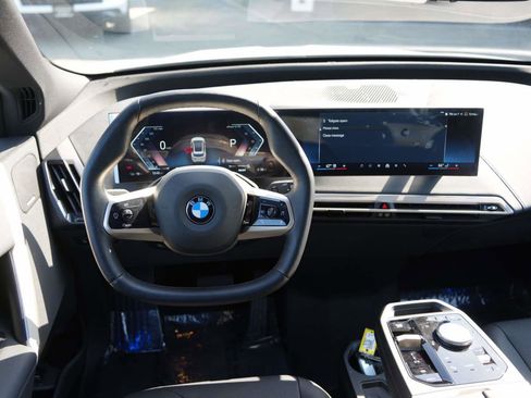 Used 2026 BMW iX xDrive45 w/ Premium Package image 7