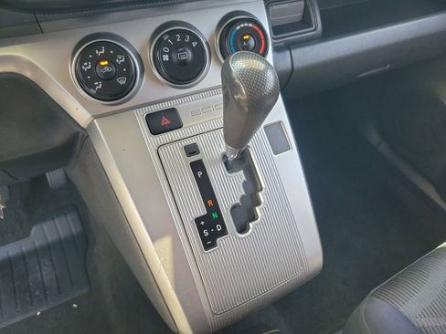 Used 2011 Scion xB FWD image 26