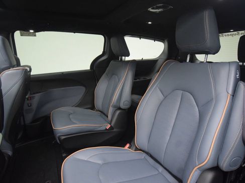 New 2027 Chrysler Pacifica Pinnacle FWD image 33