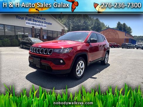 Used 2025 Jeep Compass Latitude AWD/4WD image 1