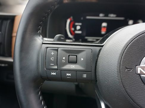 Used 2023 Nissan Pathfinder Platinum FWD image 8