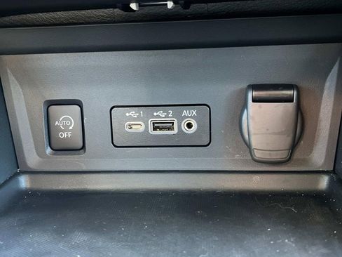 Certified 2025 Nissan Sentra SR w/ SR Premium Package image 38