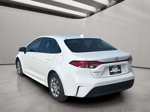 Used 2023 Toyota Corolla LE image 3