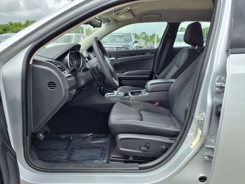 Used 2023 Chrysler 300 Touring w/ Sport Appearance Package RWD image 10