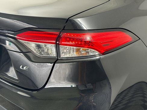 Used 2021 Toyota Corolla LE image 32