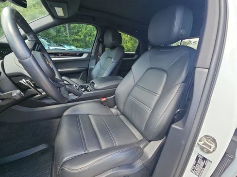 Used 2024 Porsche Cayenne Coupe AWD/4WD image 15