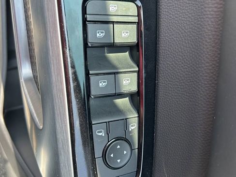 Used 2025 Nissan Pathfinder SL AWD/4WD image 16