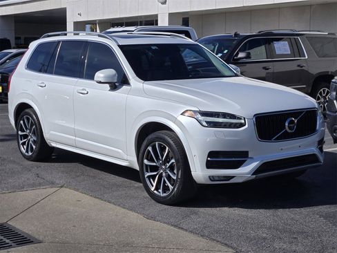 Used 2017 Volvo XC90 T6 Momentum w/ Vision Package image 3