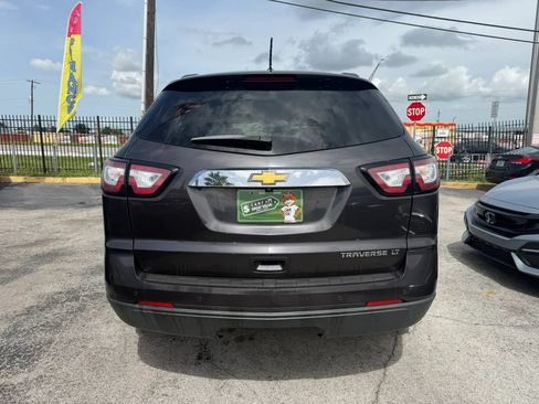 Used 2015 Chevrolet Traverse LT w/ Style and Technology Package FWD image 5