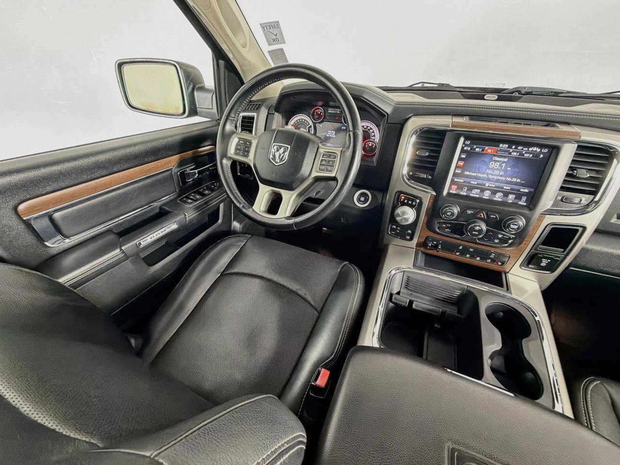 Used 2017 RAM 1500 Laramie w/ Convenience Group AWD/4WD image 11