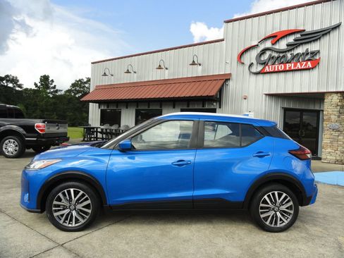 Used 2021 Nissan Kicks SV FWD image 3
