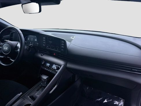 Used 2025 Hyundai Elantra Sport FWD image 29