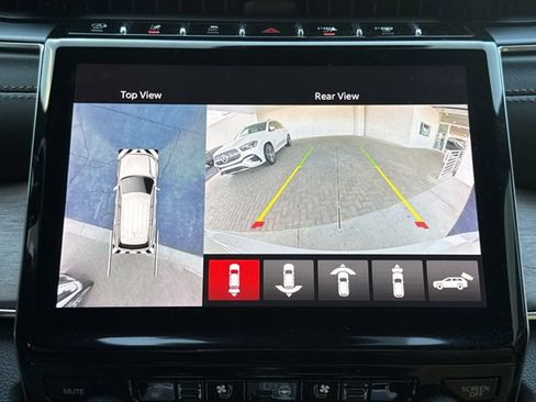 Used 2023 Jeep Grand Cherokee Summit AWD/4WD image 9
