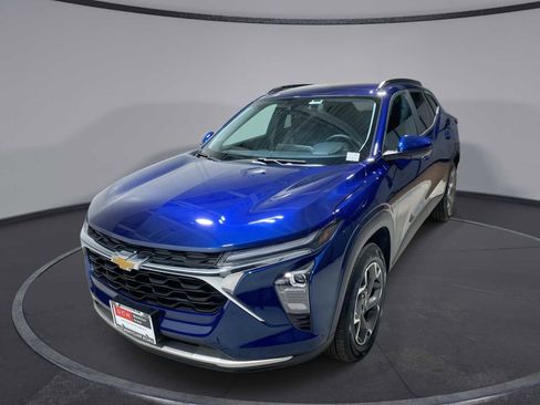 Used 2024 Chevrolet Trax LT w/ Driver Confidence Package FWD image 1