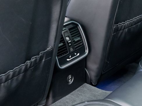 Certified 2022 Porsche Macan S w/ Premium Package Plus image 17