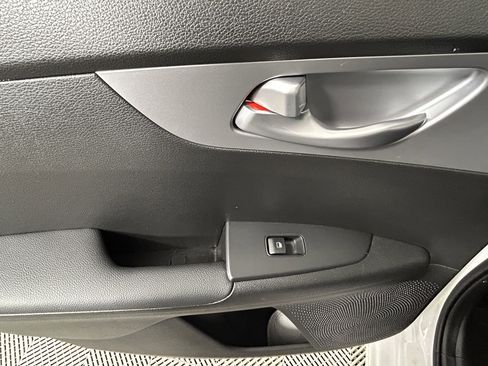 Used 2023 Kia Forte LXS image 17