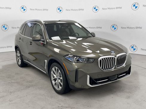 New 2026 BMW X5 xDrive50e image 5