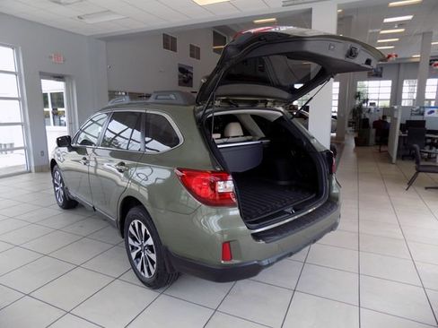 Used 2016 Subaru Outback 2.5i Limited AWD/4WD image 9