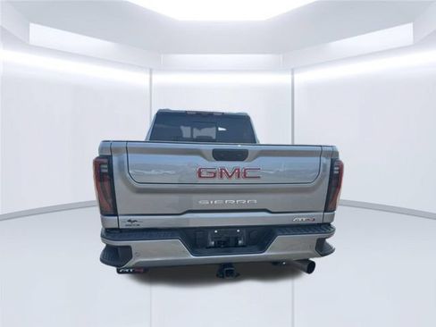 Used 2025 GMC Sierra 2500 AT4 w/ Technology Package AWD/4WD image 9