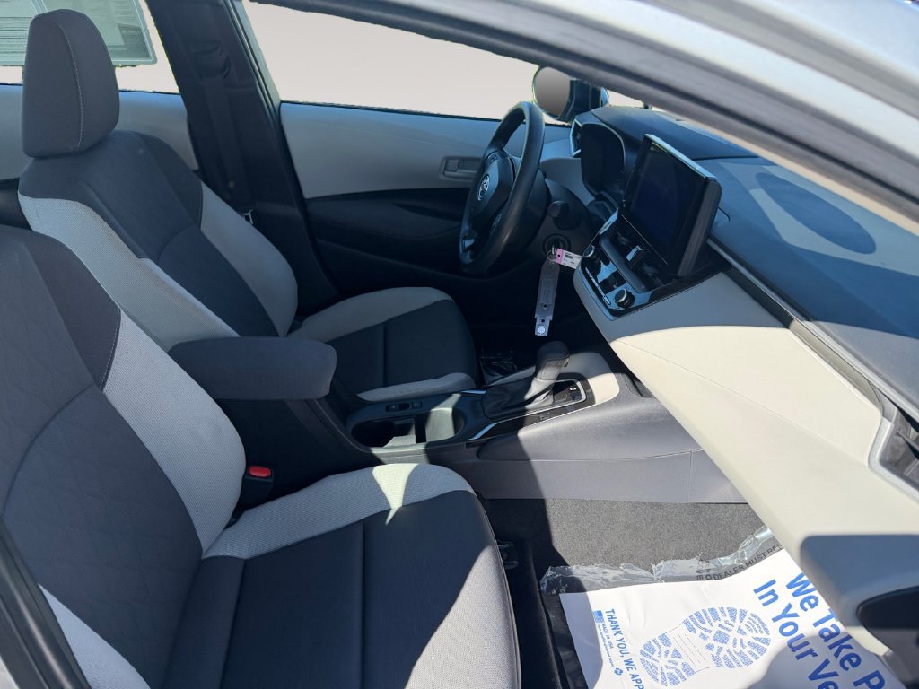 Used 2025 Toyota Corolla LE FWD image 15