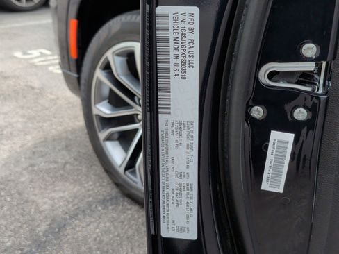 Used 2023 Jeep Grand Wagoneer Series III image 44