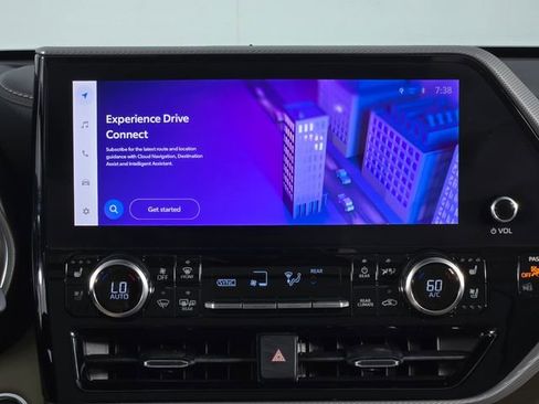 Used 2023 Toyota Highlander Platinum image 21